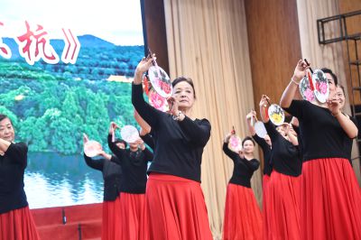 滕州市樱花苑社区重阳节演出--扇子舞-3