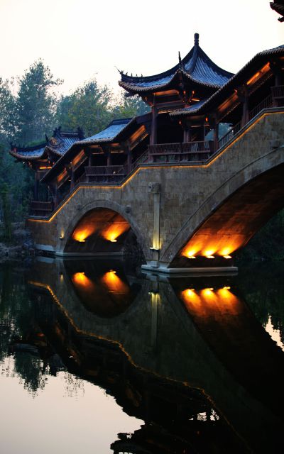 《廊桥夜影映波》