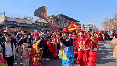 明湖踏歌闹新春