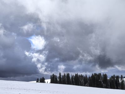 乌云弥漫的空中草原（2）