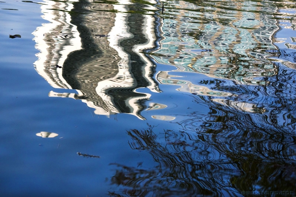 《波光潋滟醉港湾》