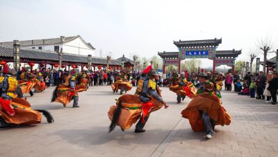 《乡村社火闹》