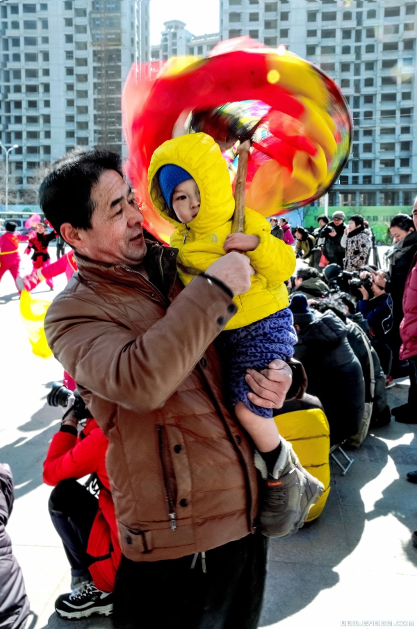 《含饴弄孙在鼓乡》