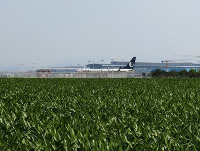 即将起飞的飞机