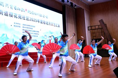 滕州市樱花苑社区重阳节演出《太极功夫扇》-4