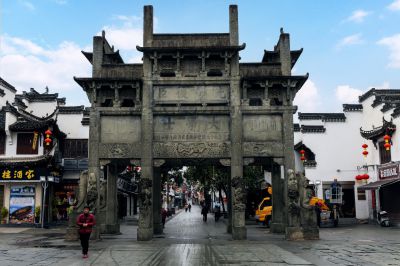 悠悠古城大学士。