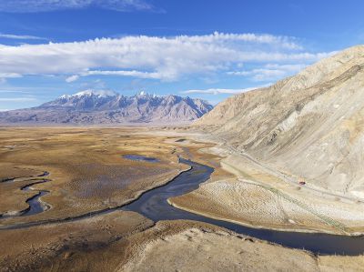 俯瞰塔合曼湿地