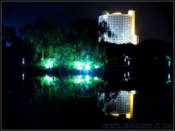 山东大会堂夜景