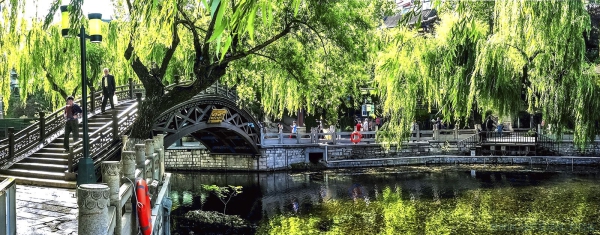 《白石桥畔好休闲》