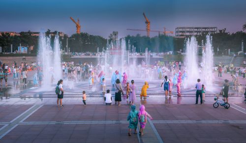 夏日广场（二）