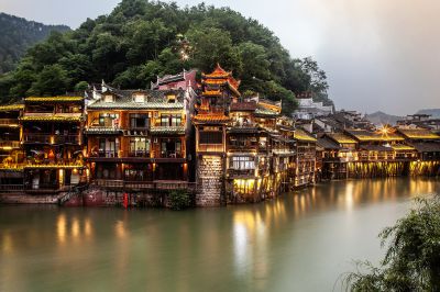 客栈窗棂取夜色