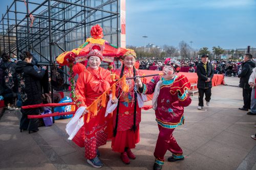 大妈喜庆闹元宵