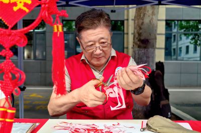 巧手剪出新生活