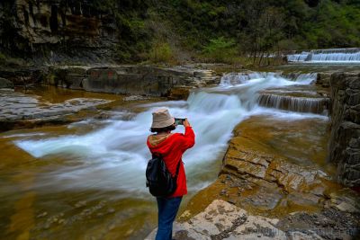 红豆峡里好风光