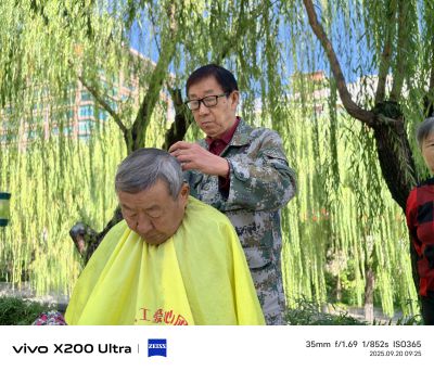 泉城一景·公益理发