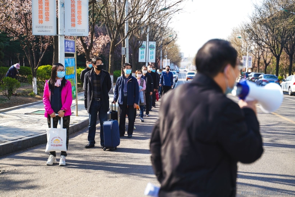 《疫情期间开学》（组照）