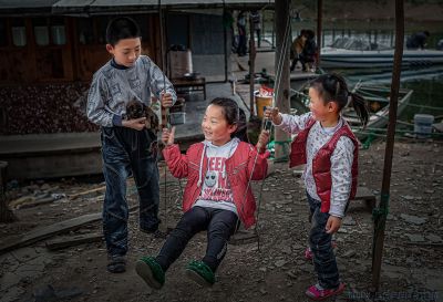 《快乐湖里娃》