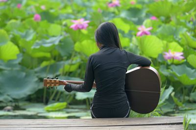 清歌短曲鼓蛙先