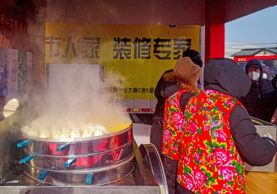 年货大集 免费吃包子喝羊汤