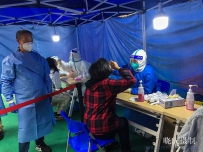 “核酸”取样（手机片）