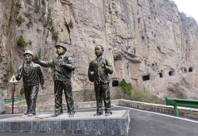 行走南太行回龙挂壁公路