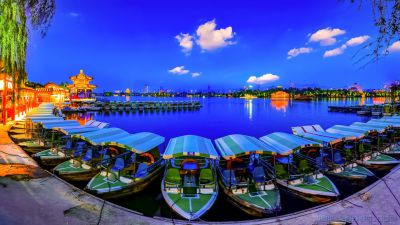 《明湖的怀抱》