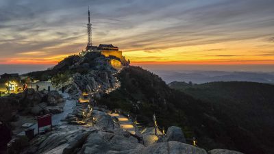 晚霞映射玉皇顶