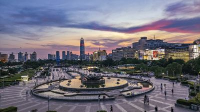 晚霞映射泉城广场