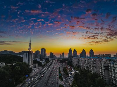 泉城上空彩云飞