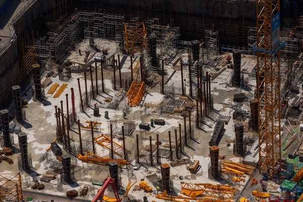 《斑斓的工地色彩》