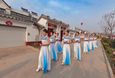 《乡村里的巡游掠影》