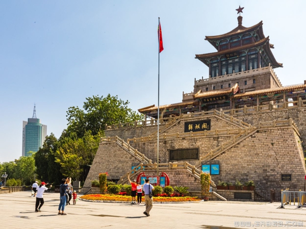 《风和日丽的解放阁》