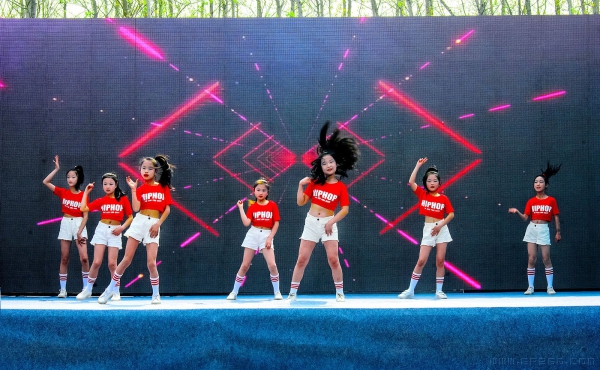 《狂歌劲舞（洼里村）古杏林》