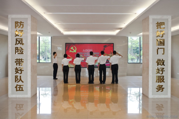 《重温入党誓词》