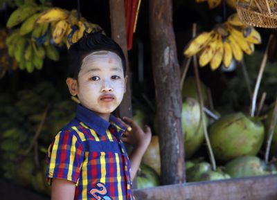缅甸人画在脸上的涂鸦板（2）