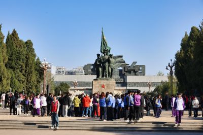 清明祭先烈，激励后来人（2）