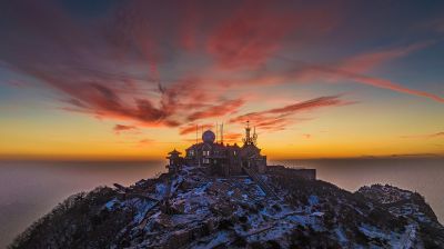 泰山雪霁朝霞美如画