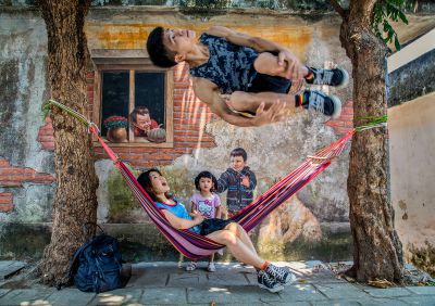 黎永红《东方摄影 · 我的2024》：《当跑酷遇上墙画》