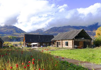 禾木村的小木屋民俗
