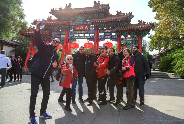 《明湖来了新客人》