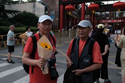 2025高最后考天鲜花、拥抱、合影…（3）