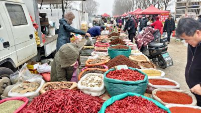 集市上的干货摊儿
