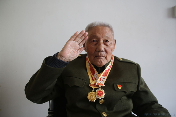 《老兵爷爷的军礼》