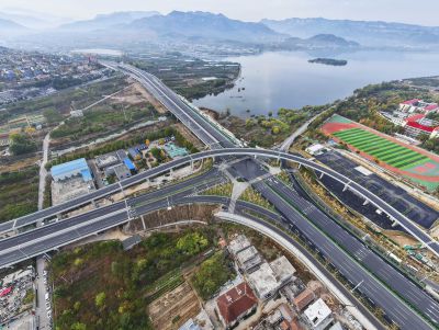 纵横交错的旅游公路