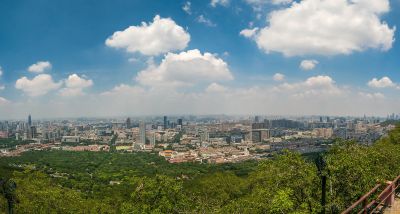 白云下的大济南