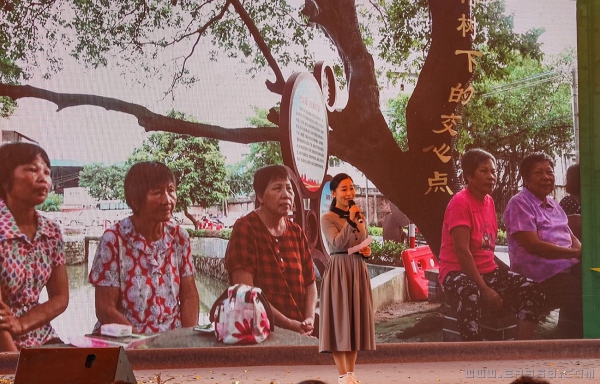 榕树下的交心课