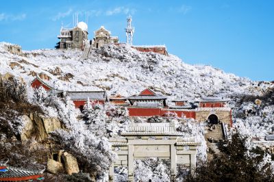 雪霁的泰山之巅