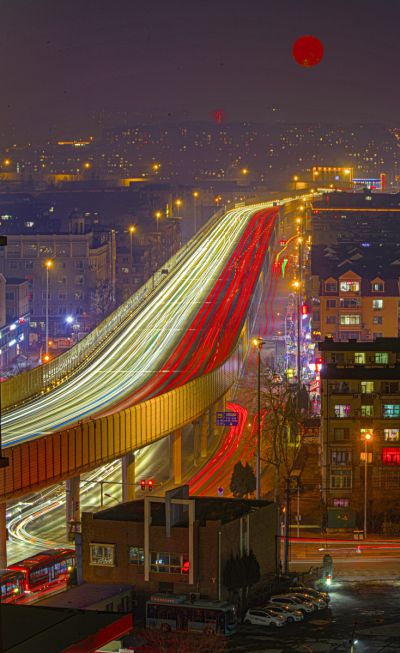 上元灯火映红月