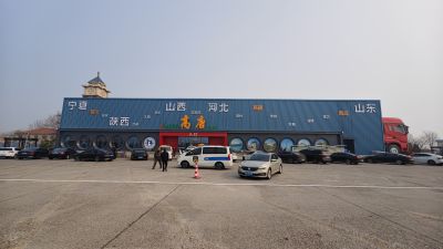 大汽车的造型—高速公路高唐服务区