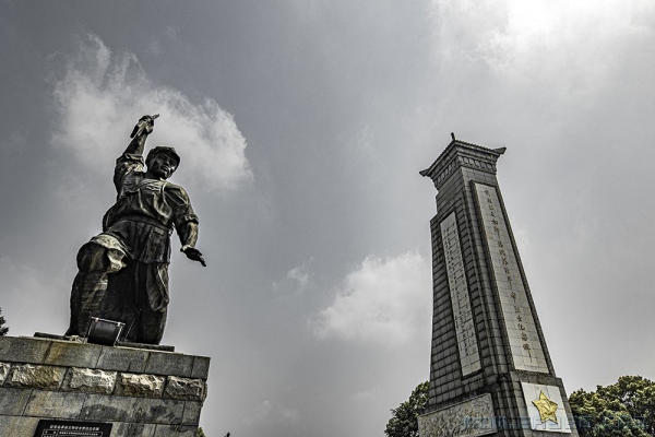 不屈的抗争——艺术类